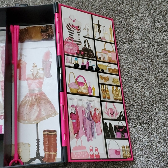 Barbie Wardrobe - Picture 7 of 8